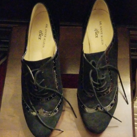 Shoes - Picture 2 of 5